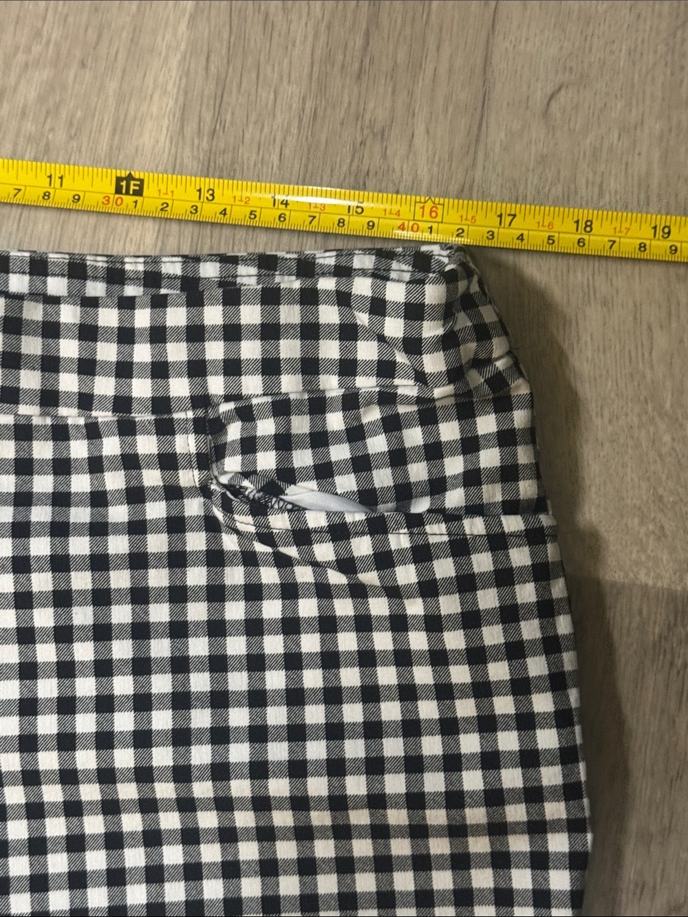 Time and Tru Bundle. Ladies BlackCapri Pants and Black-&-White Gingham Capri Set - Picture 5 of 9